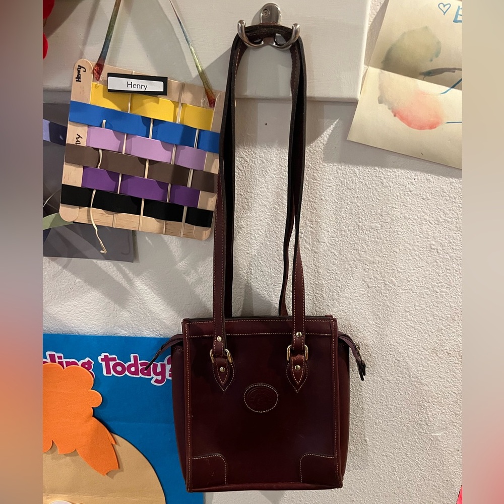 El recardo leather handbag. Gorgeous vintage purse. A few minor scratches only.
